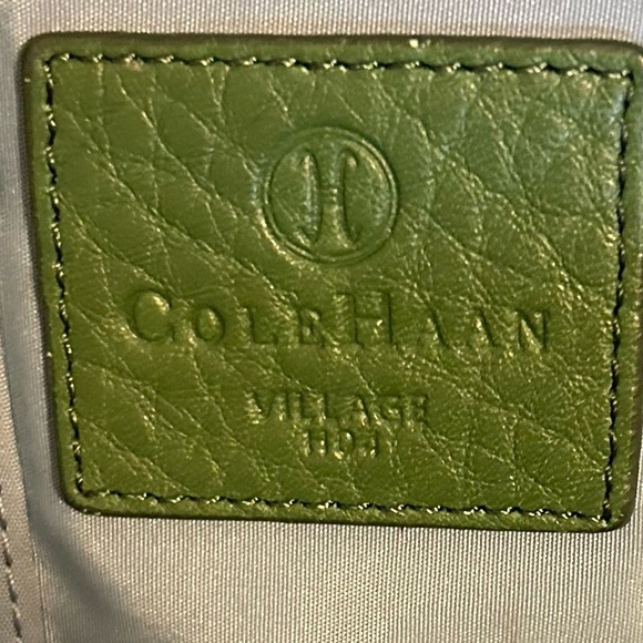 RARE COLE HAAN Village pebbled leather in kelly green. Oversized! 16 x 8 x 6. - Picture 5 of 10